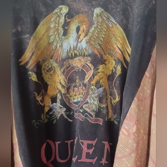 Upcycled Queen Graphic Poncho Top - Picture 6 of 10